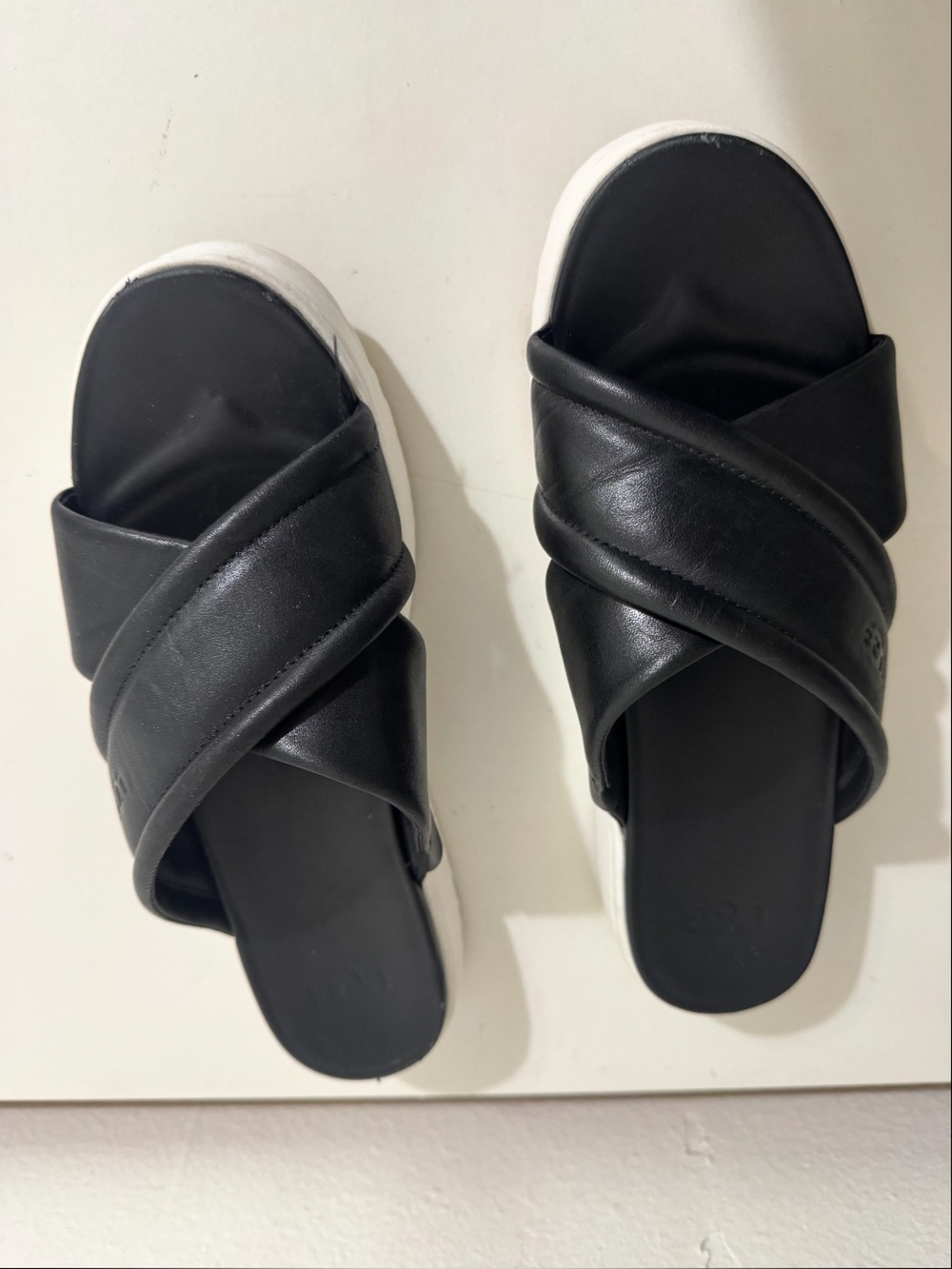 UGG Zayne Crossband Slide in Black and White Platform Size 10 - Picture 3 of 9